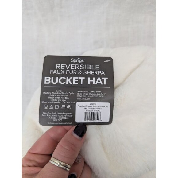 Sprigs Afordable Luxury reversible faux fur & sherpa bucket hat white & tan O18 - Picture 3 of 5